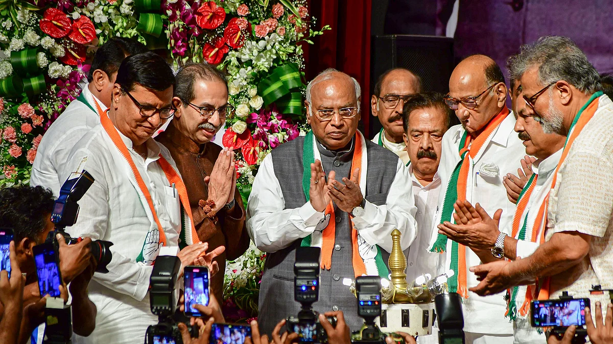 Congress and allies celebrate Rajiv Gandhi's 80th birthday in Mumbai (photo: PTI)