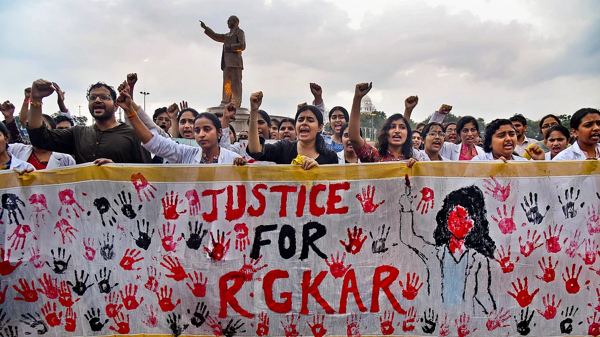 Hyderabad: Doctors stage a protest demanding justice for the trainee doctor