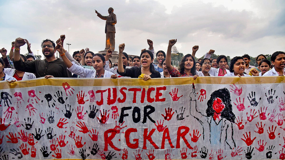 Hyderabad: Doctors stage a protest demanding justice for the trainee doctor