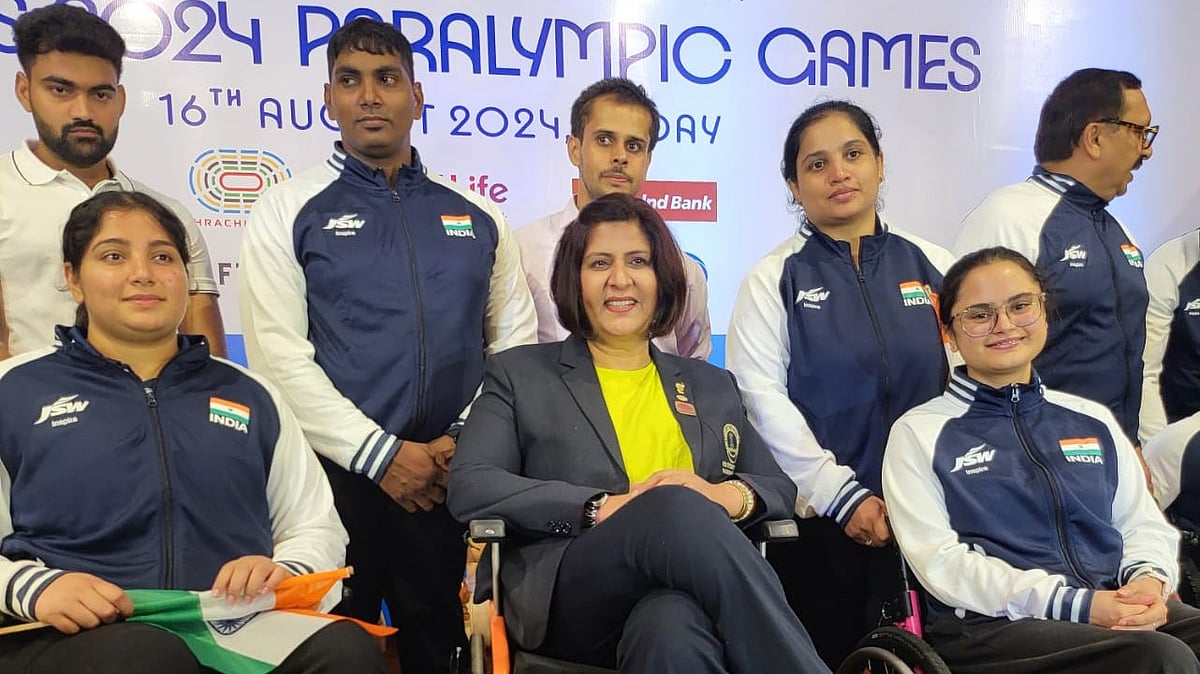 Deepa Malik with the members of Paris-bound Indian squad (photo courtesy: Deepa Malik)