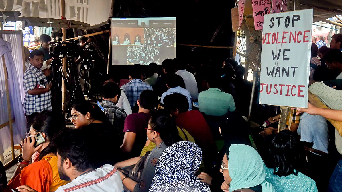 Doctors at RG Kar Medical, Kolkata, watch the Supreme Court hearing live