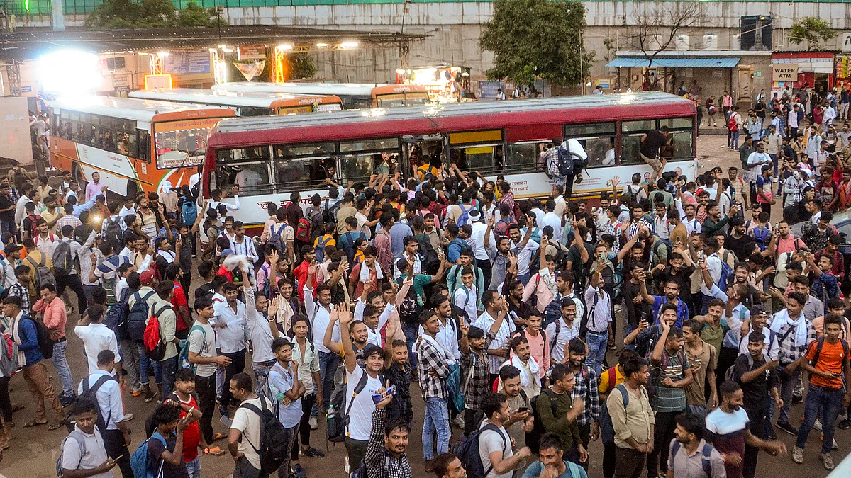 Heavy rush at bus stand as candidates return after appearing for the UP Police Recruitment Exams