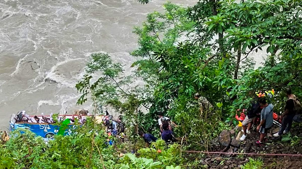 Nepal: Rescue work underway after a bus fell into the Marsyangdi river at Tanahun