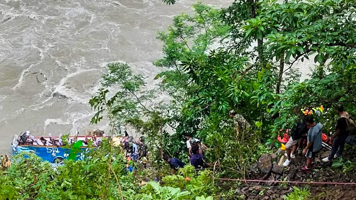 Nepal: Rescue work underway after a bus fell into the Marsyangdi river at Tanahun