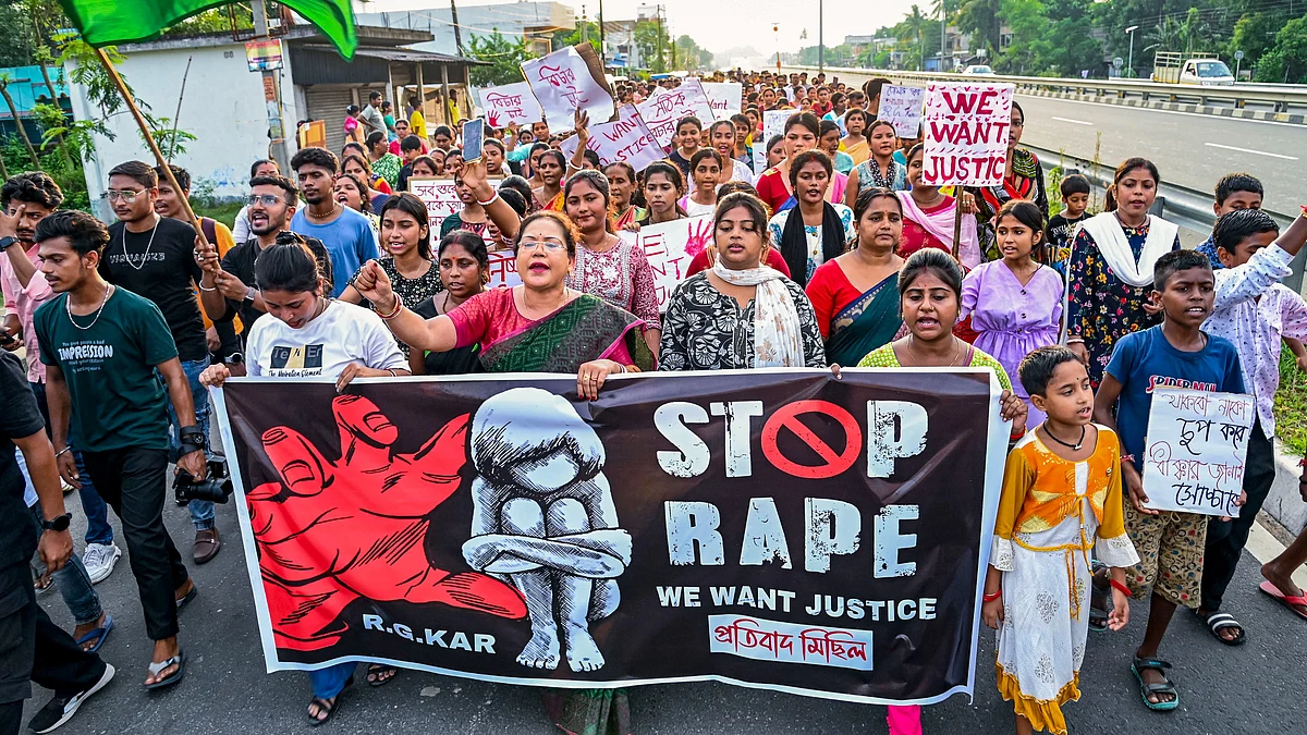 Kolkata: People raise slogans during a protest march against the rape and murder of trainee doctor