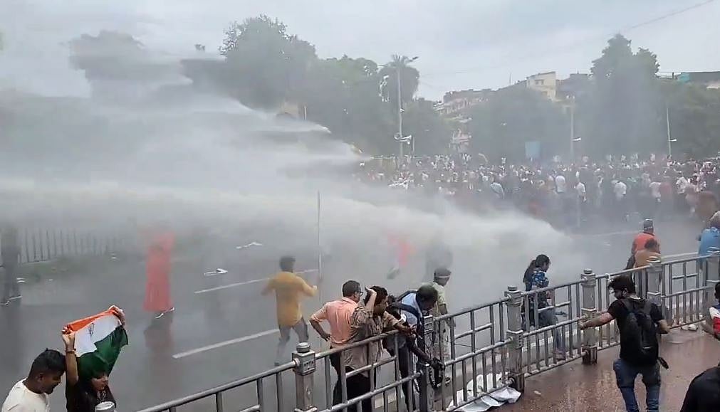 Nabanna Abhijan: A mess of water cannons, tear gas, broken barricades