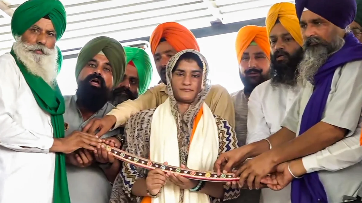Vinesh Phogat being felicitated in Patiala on 31 August (photo: PTI)