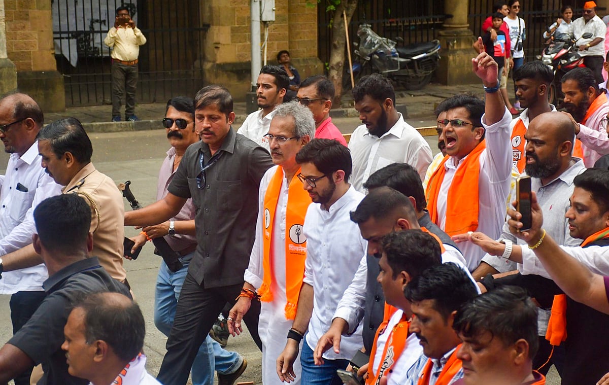Shivaji statue collapse: MVA holds protest, dismisses Modi's apology as 'smacking of arrogance'
