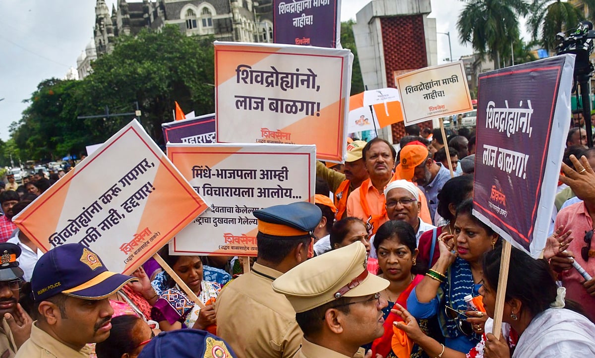 Shivaji statue collapse: MVA holds protest, dismisses Modi's apology as 'smacking of arrogance'
