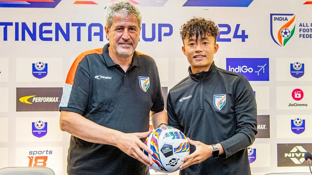 Manolo Marquez (left) with Roshan Singh at the media conference