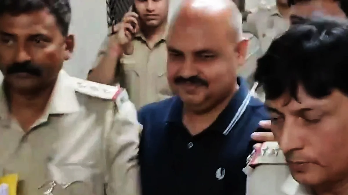 Bibhav Kumar in police custody (photo: IANS)