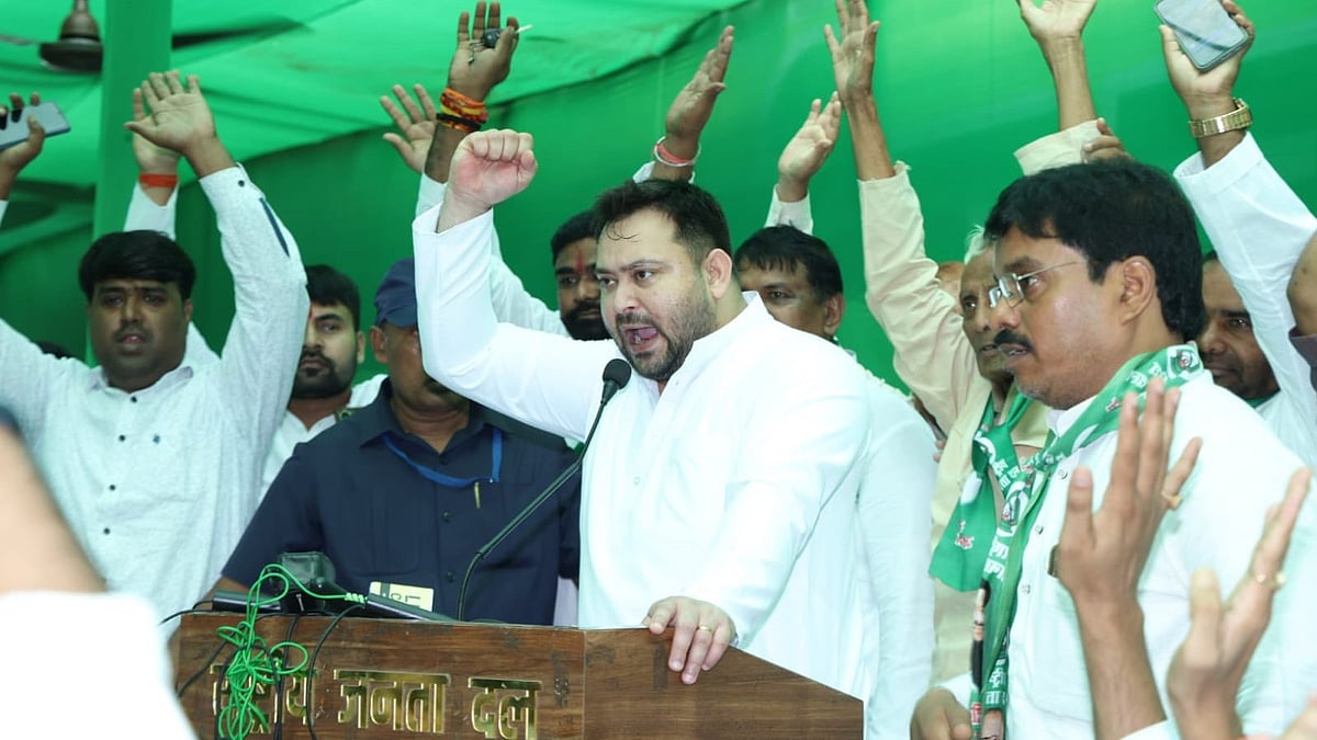 Tejashwi Yadav addressing his supporters (photo: @yadavtejashwi/X
