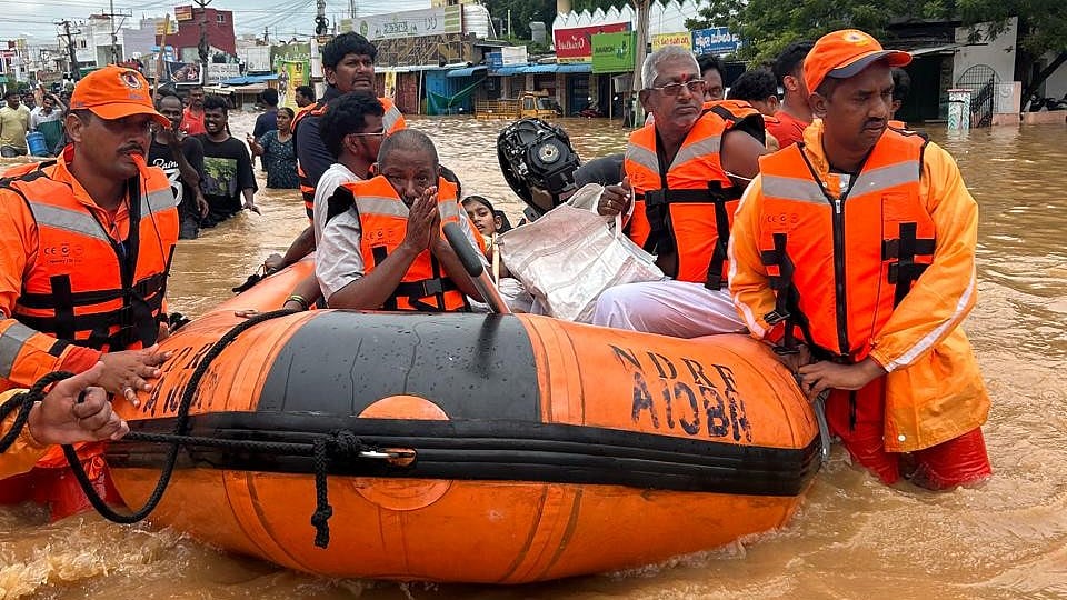 Telangana, AP floods: CMs call for national calamity status