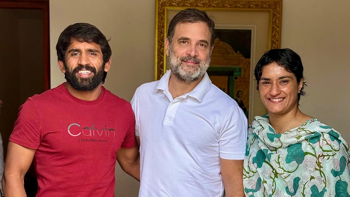 Rahul Gandhi (centre) with Bajrang Punia (left) and Vinesh Phogat 