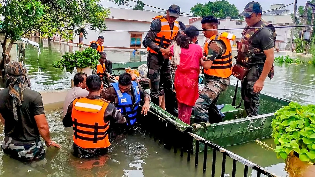 Kutch: Indian Army personnel during a rescue operation