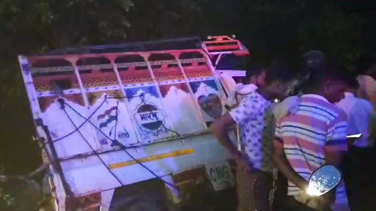 UP: 15 killed, 13 injured after bus hits van in Hathras