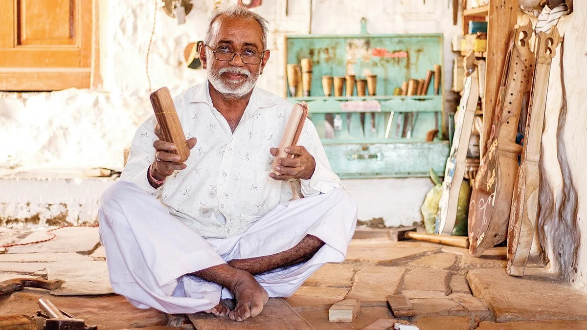 Anoparam Sutar at work (all photos by author)