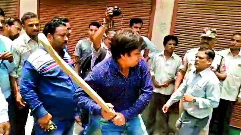 Ex-BJP MLA Aakash Vijayvargiya, 9 others acquitted in case of assault on MP official