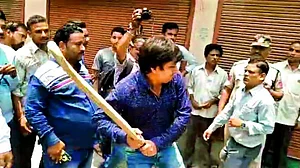 Ex-BJP MLA Aakash Vijayvargiya, 9 others acquitted in case of assault on MP official
