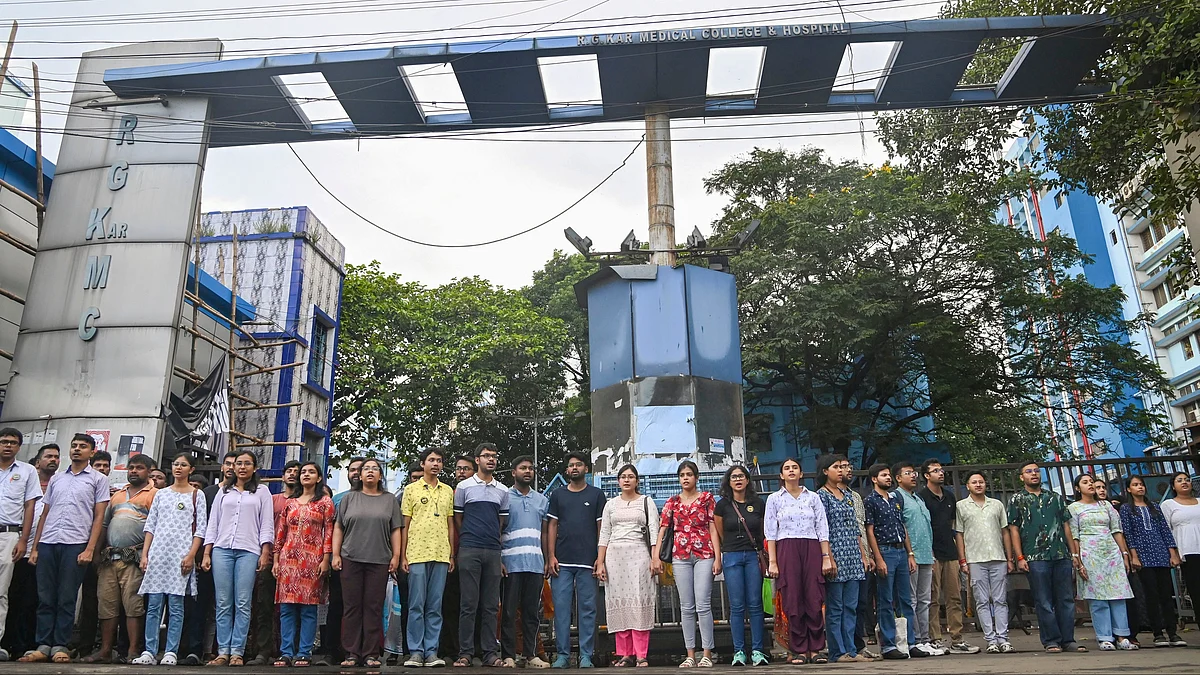 Junior doctors protest outside R.G. Kar Medical College and Hospital on 8 September (photo: PTI)