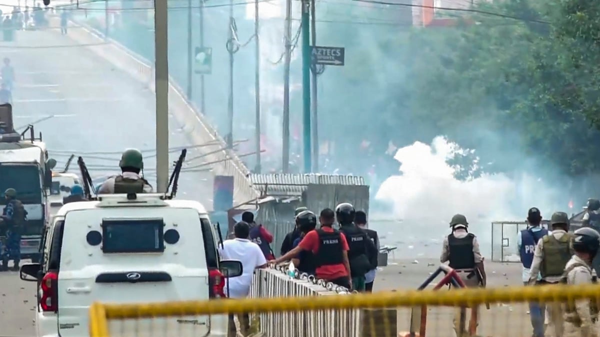 Manipur: Clashes between students and security personnel