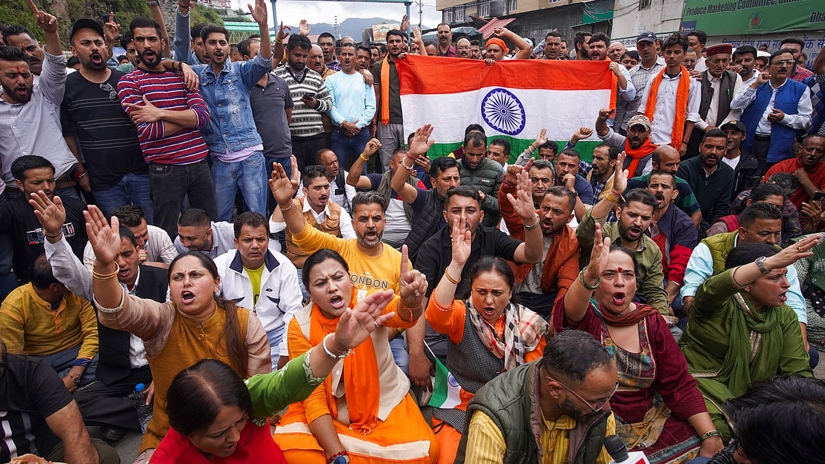 Shimla mosque dispute: Protestors break barricades, clash with police