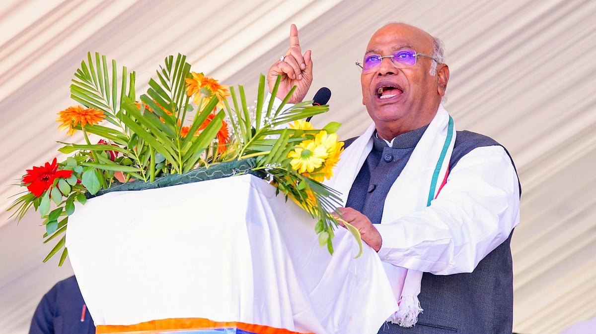 Mallikarjun Kharge in Anantnag (photo: PTI) 