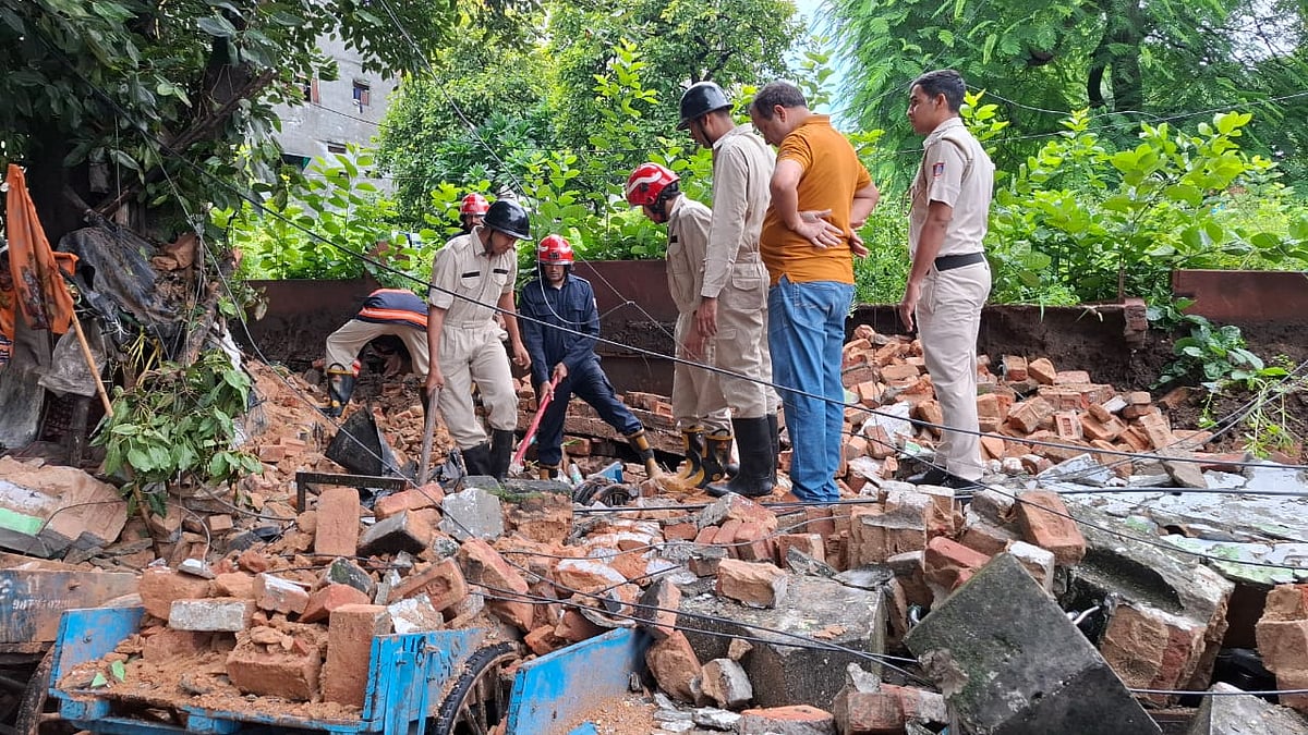 One dead, two injured after dargah wall collapses in Delhi's Nabi Karim area