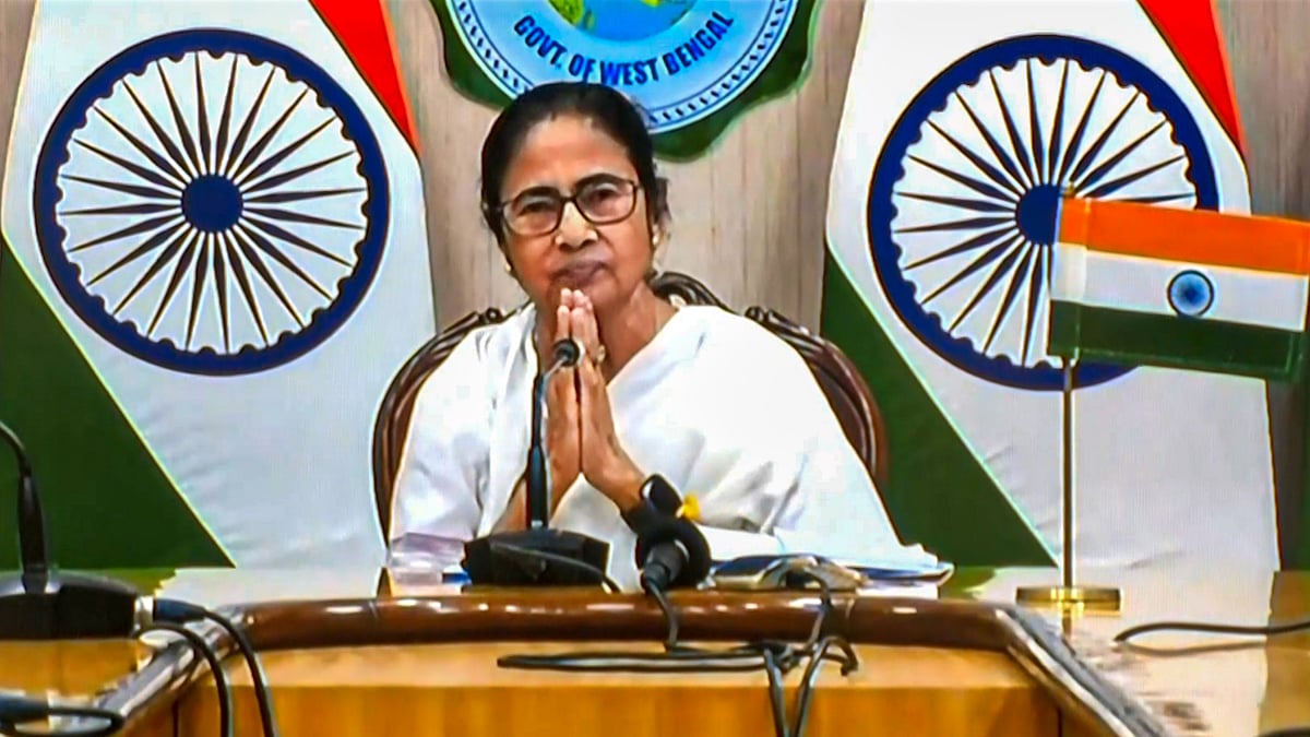 'Didi' is here to meet you, not CM, Mamata tells protesting doctors