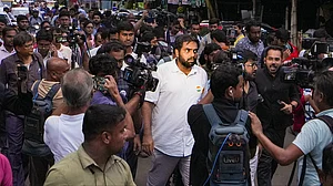 Meeting between junior doctors, Bengal govt begins at CM's residence