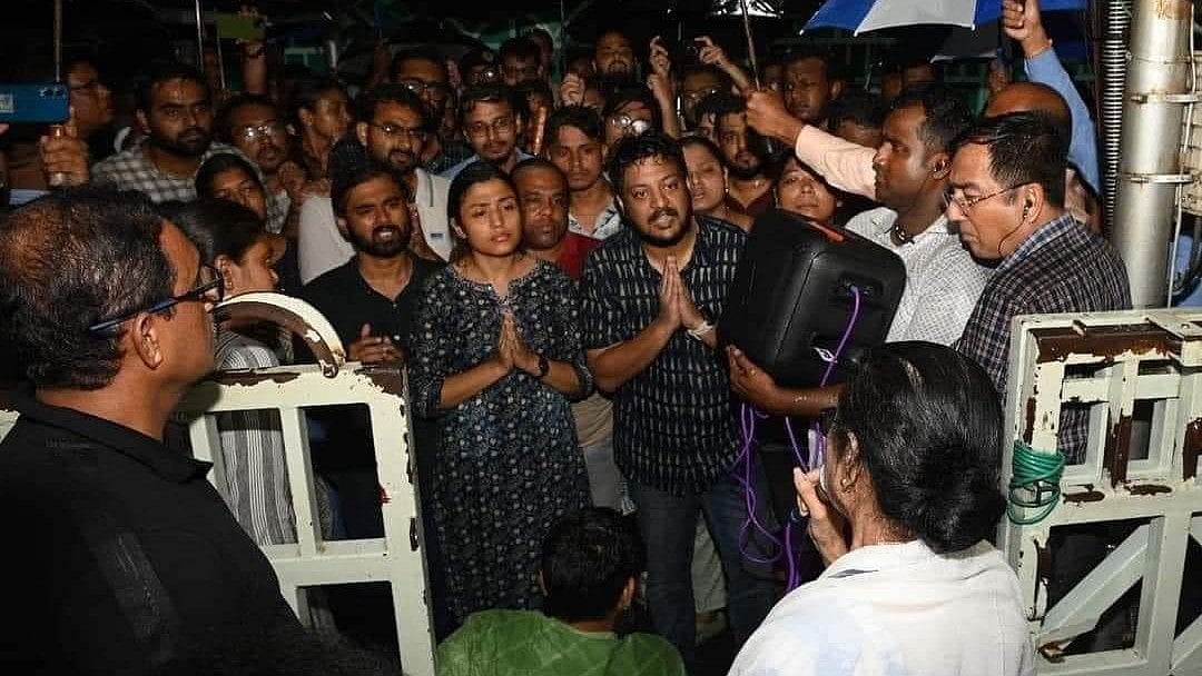 Junior doctors meet CM Mamata Banerjee on 14 September (photo: @skystheticc/X)