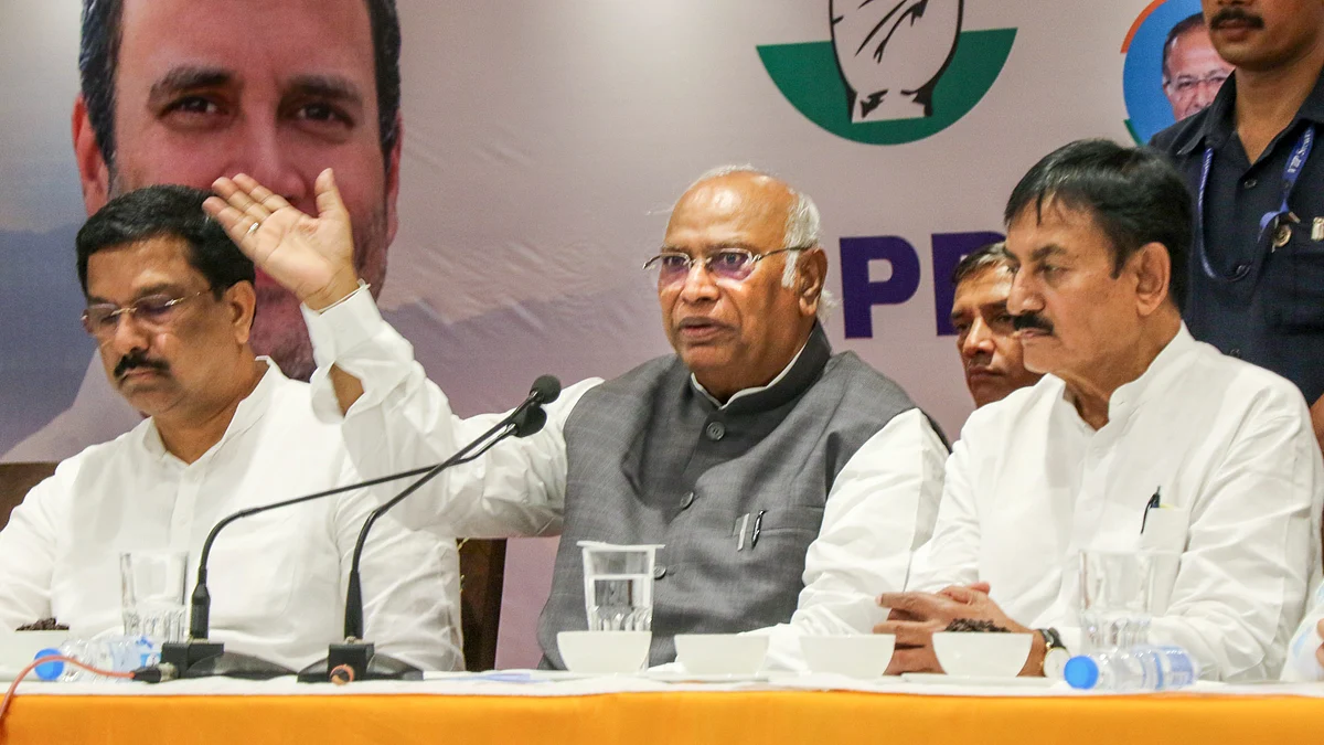 Mallikarjun Kharge addresses a press conference in Jammu on 21 September (photo: PTI)