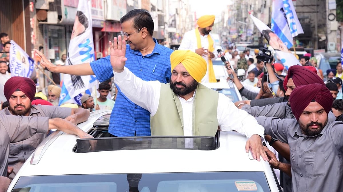 One charioteer too many? Bhagwant Mann and Kejriwal campaign out of the same sunroof