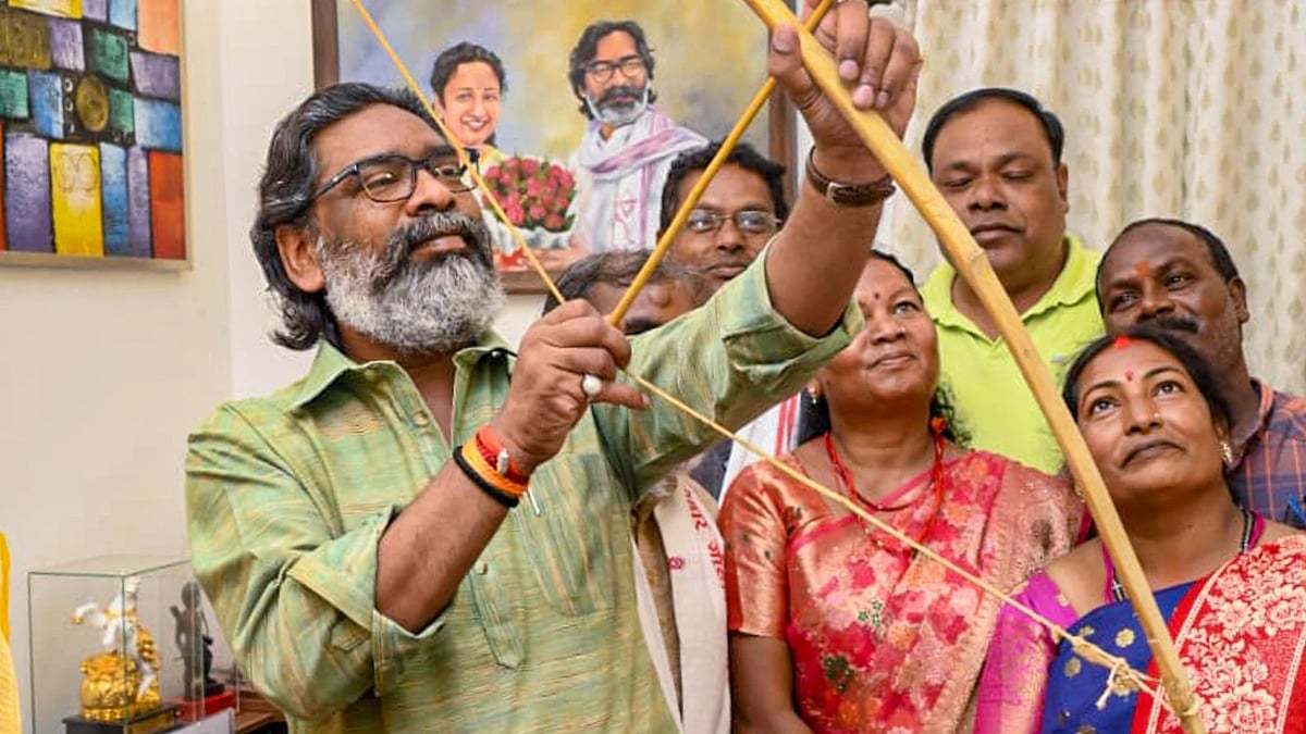 CM Hemant Soren meets a tribal delegation in Ranchi on 26 September (photo: PTI)
