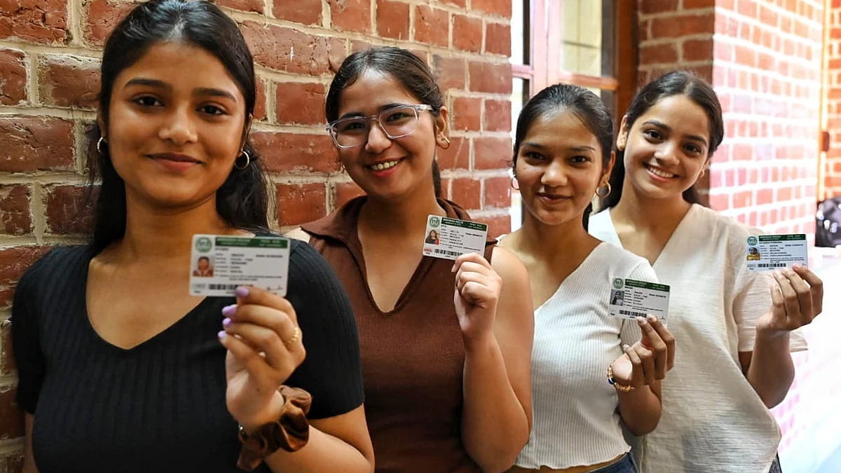 Students in queue to cast their votes for the DUSU elections, at Miranda House College (file photo)
