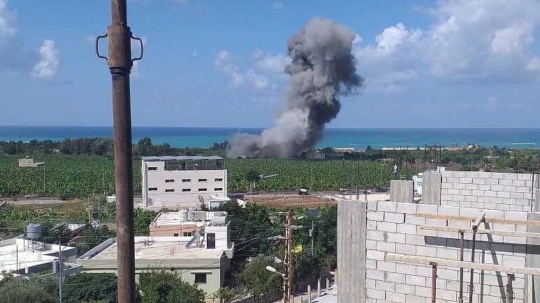 Israeli airstrikes on Lebanon (photo: @hamdahsalhutX)