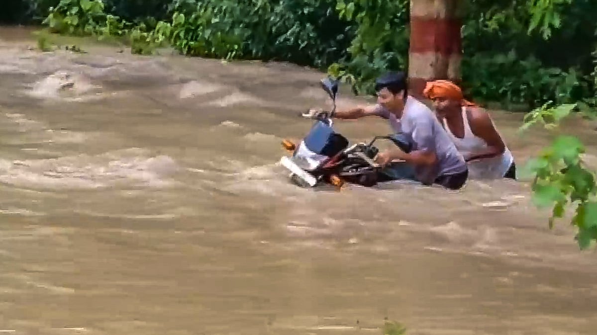 Flood situation in Bihar worsens as embankments of Kosi, Bagmati rivers breached