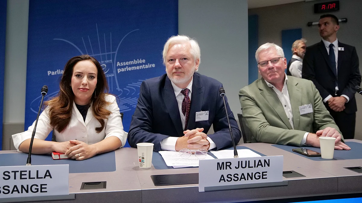 Julian Assange (centre) with spouse Stella Assange (left) at the Strasbourg hearing