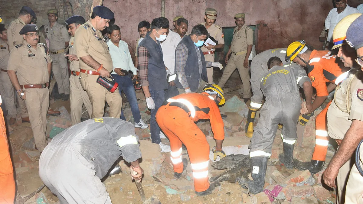 Rescue operation underway in Bareilly on 2 October (photo: PTI)
