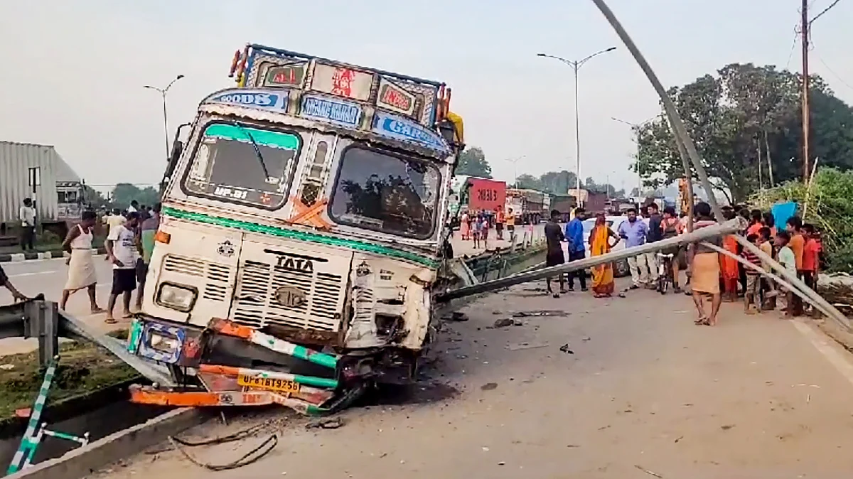 The damaged truck in Mirzapur on 4 October (photo: PTI)