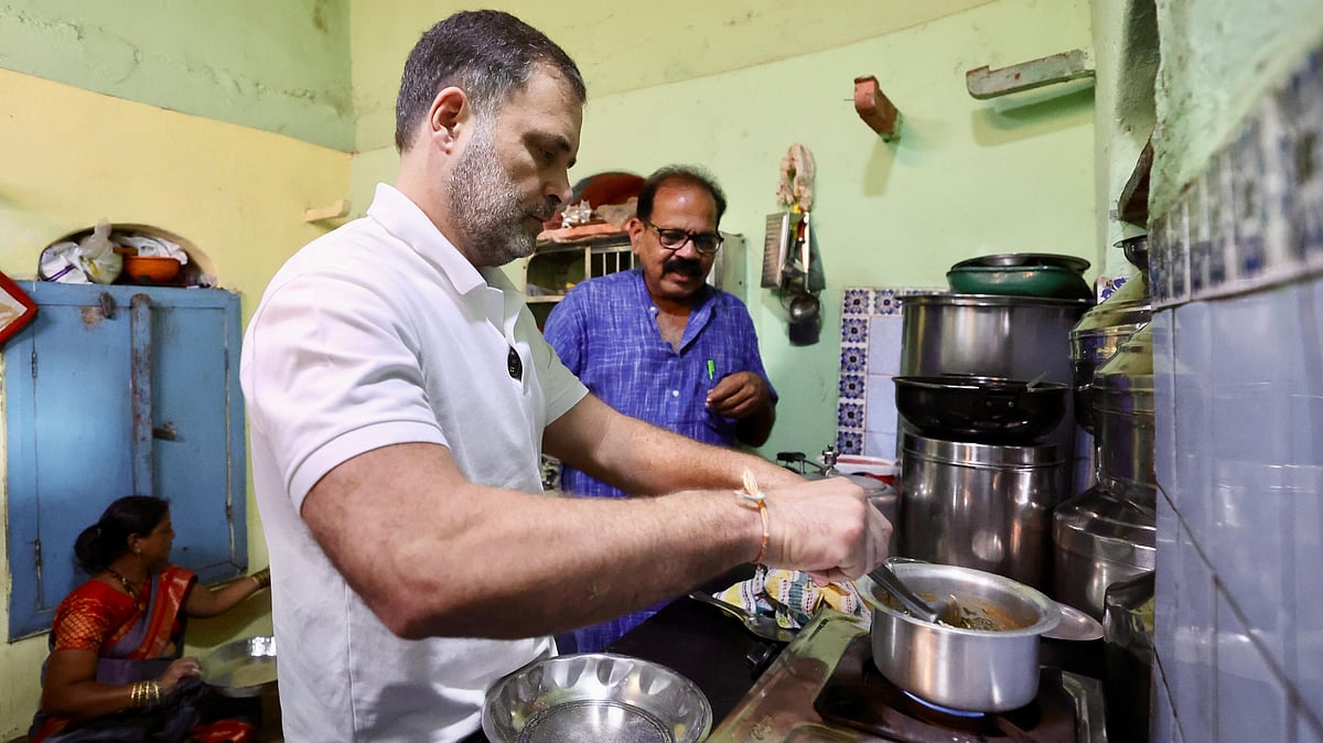 Rahul Gandhi learns to cook dal in a Dalit colleague's kitchen in Maharashtra