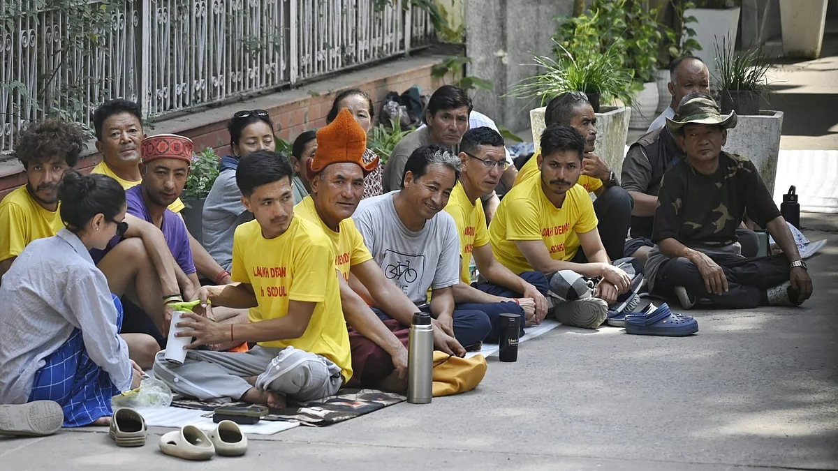 Sonam Wangchuk and others on hunger strike outside Ladakh Bhawan (photo: Vipin)