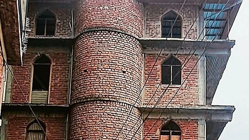 The three contentious new storeys of the Sanjauli masjid 
