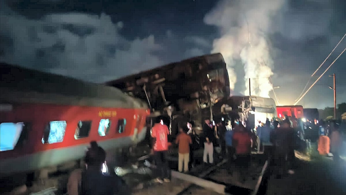 Mysuru Darbhanga Bagmati Express collided with a stationary goods train (photo: PTI)