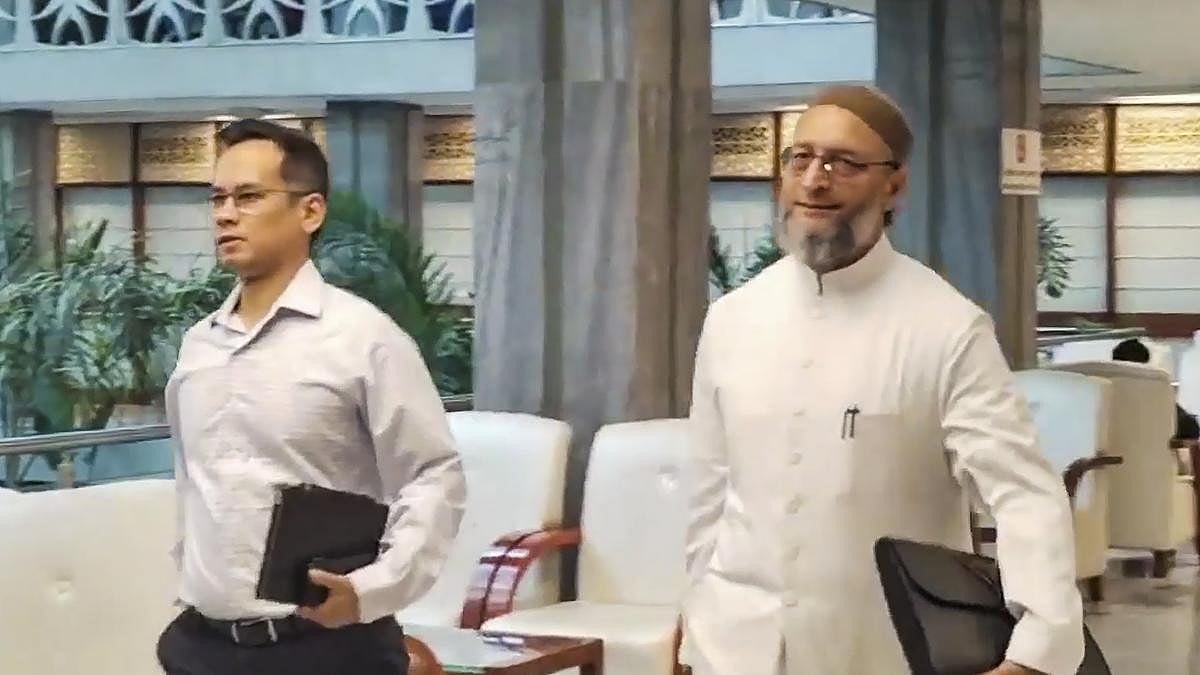 Opposition MPs walk out of Waqf Bill JPC meeting