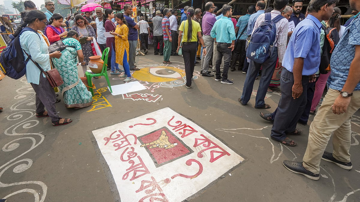People gather at the protest site in Kolkata on 15 October (photo: PTI)