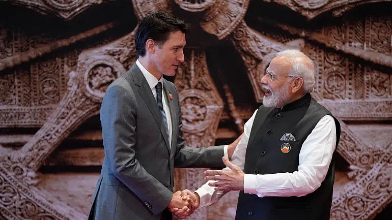 Sync failure: Trudeau (left) and Modi (right) 