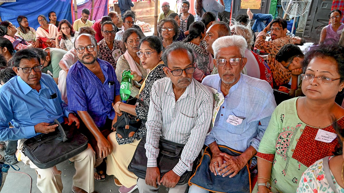 Local residents participate in junior doctors' protest in Kolkata on 18 October (photo: PTI)