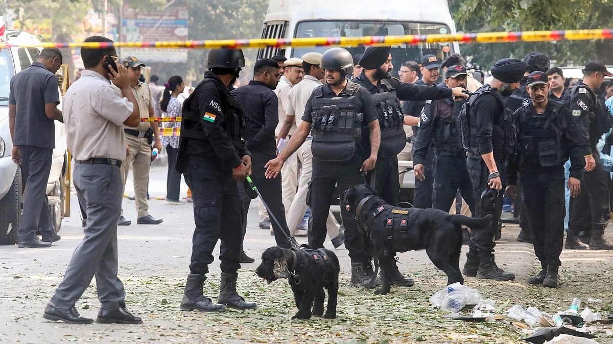 Security personnel at the site after a blast near CRPF school in Rohini, 20 Oct. 2024 (Photo: PTI )
