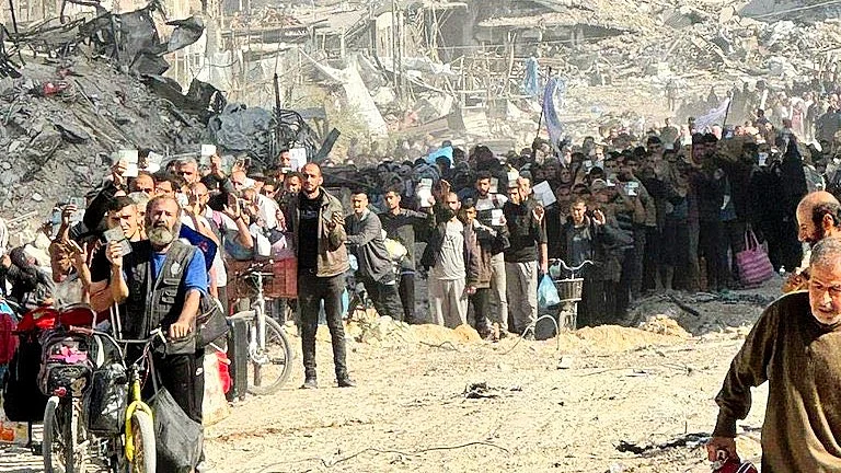 Residents evacuate Jabalia (photo: social media)